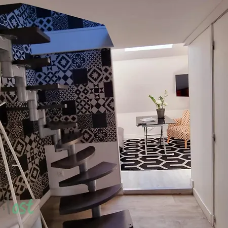 Daisy-stations,grd Palais,zenith&center شقة *